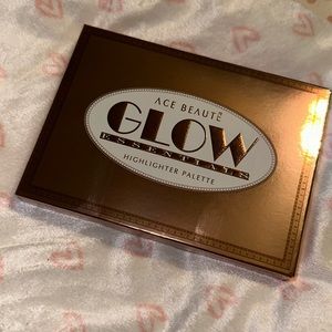 Ace Beautē: Glow Essentials Highlighter Palette